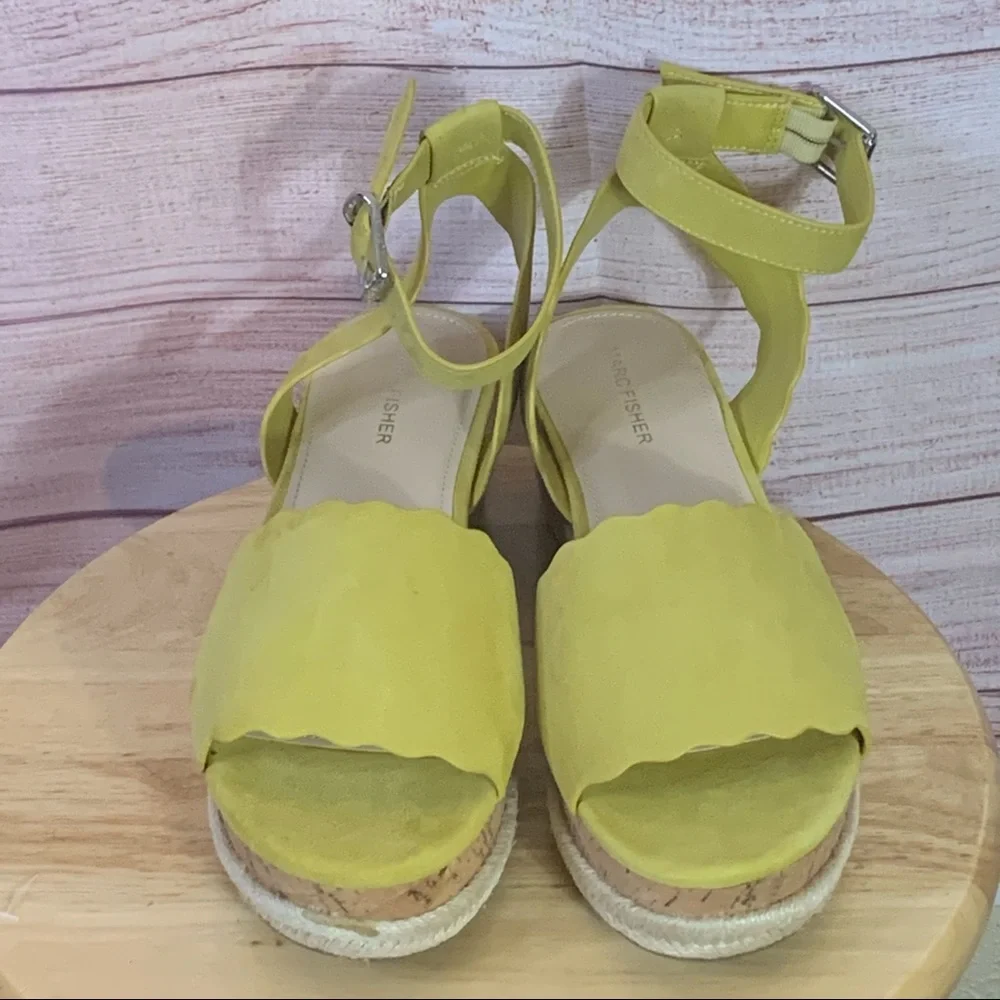 Marc‎ Fisher Faitful Yellow Platform Sandals 9.5M